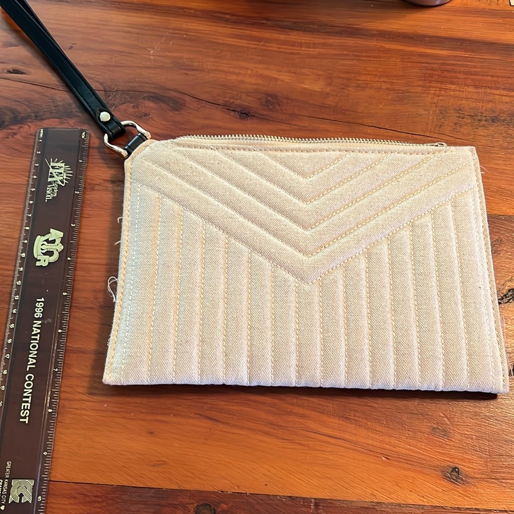 Wristlet / clutch